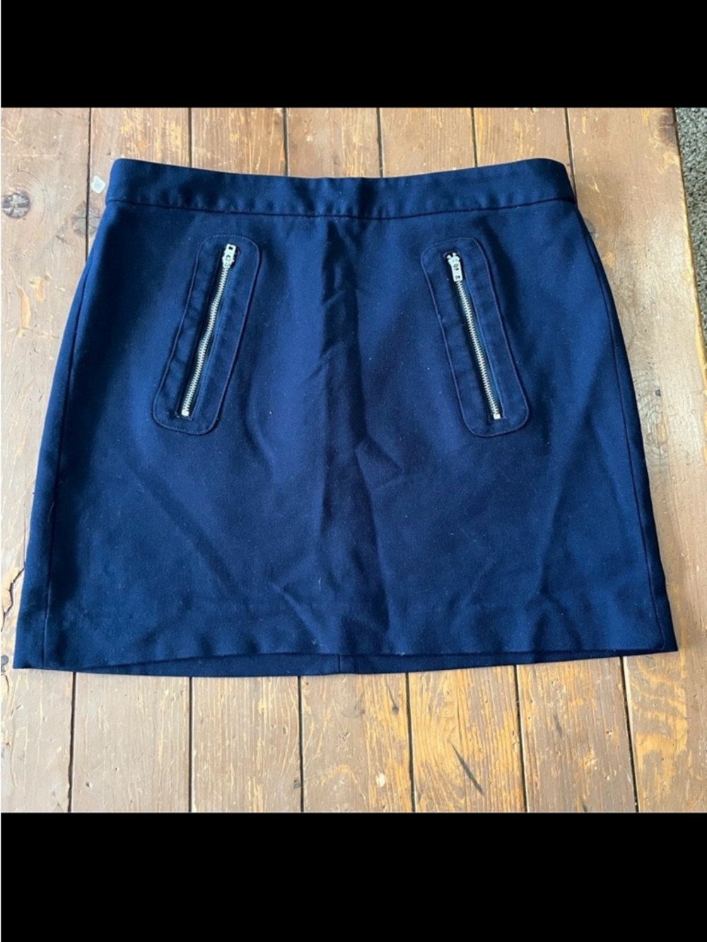 GAP classic navy blue mini skirt with front zipper pockets